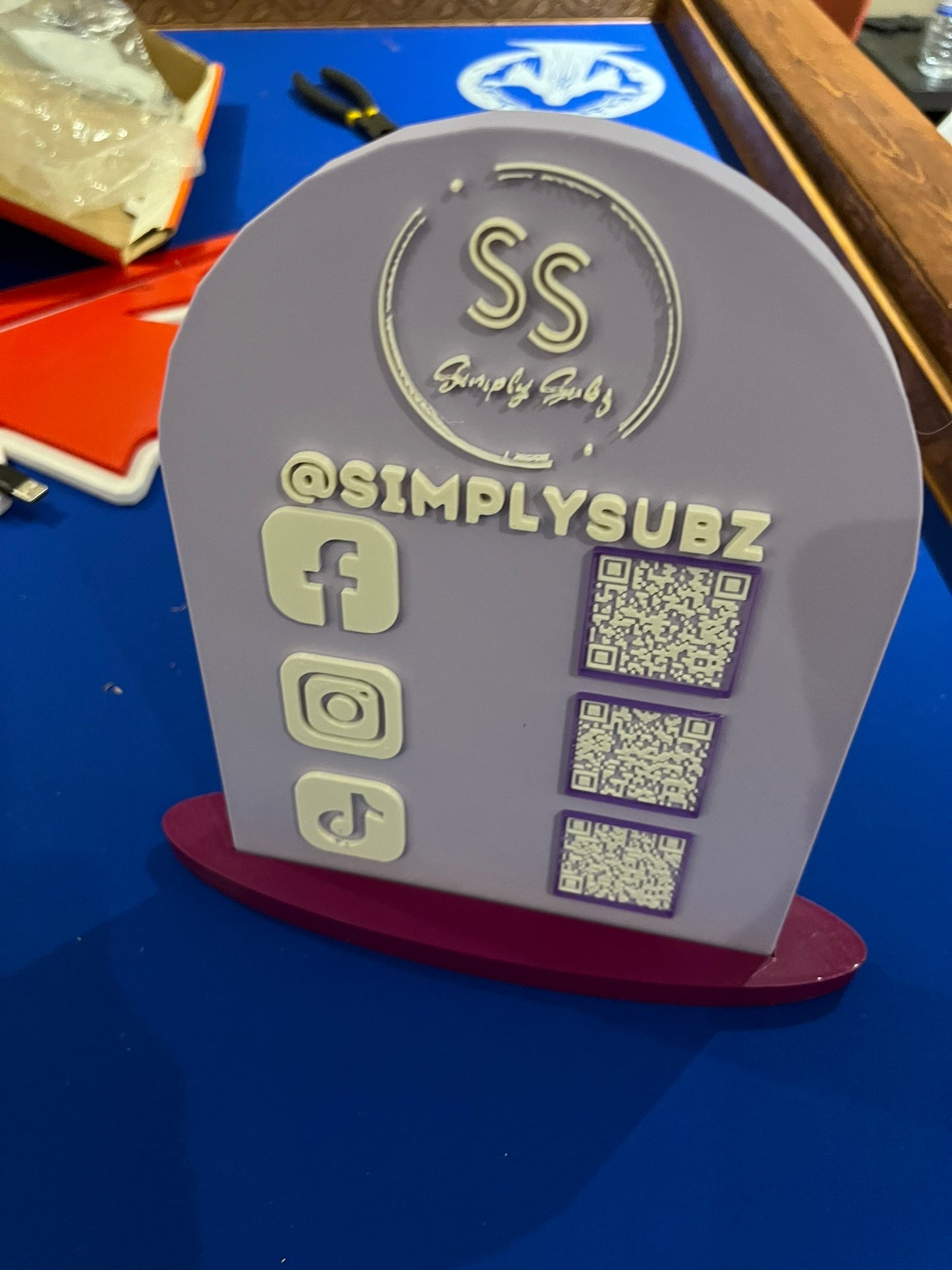 Interactive Restaurant Menu Signs with QR Code and NFC Features